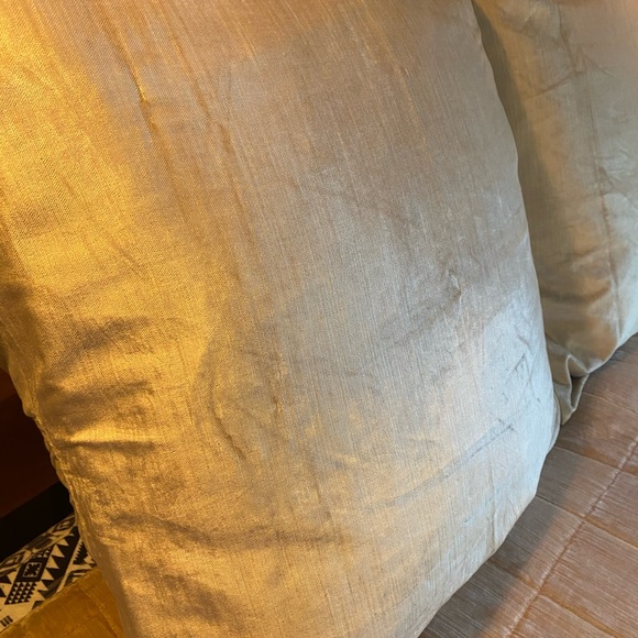 West Elm soft, velvet quilt comforter with matching shams - Picture 9 of 10